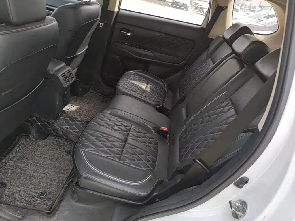 Mitsubishi Outlander — фото 17