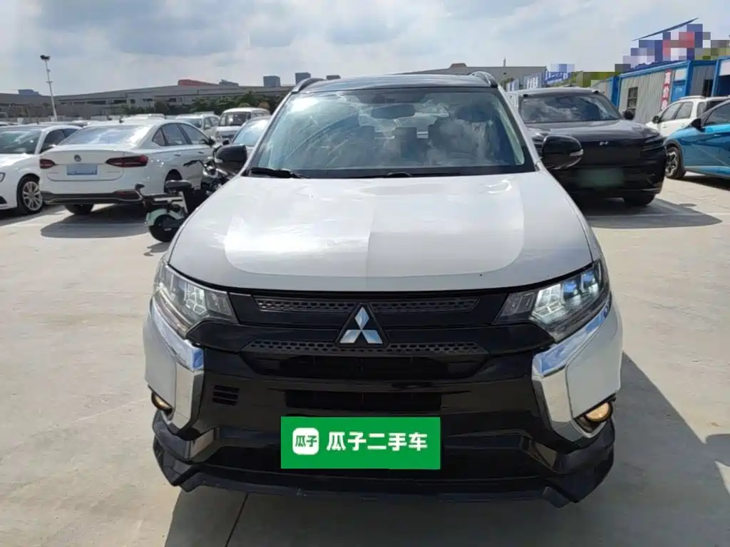 Mitsubishi Outlander — фото 3