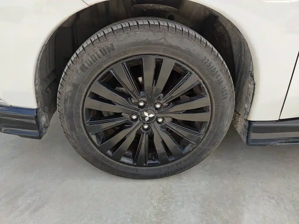 Mitsubishi Outlander — фото 23