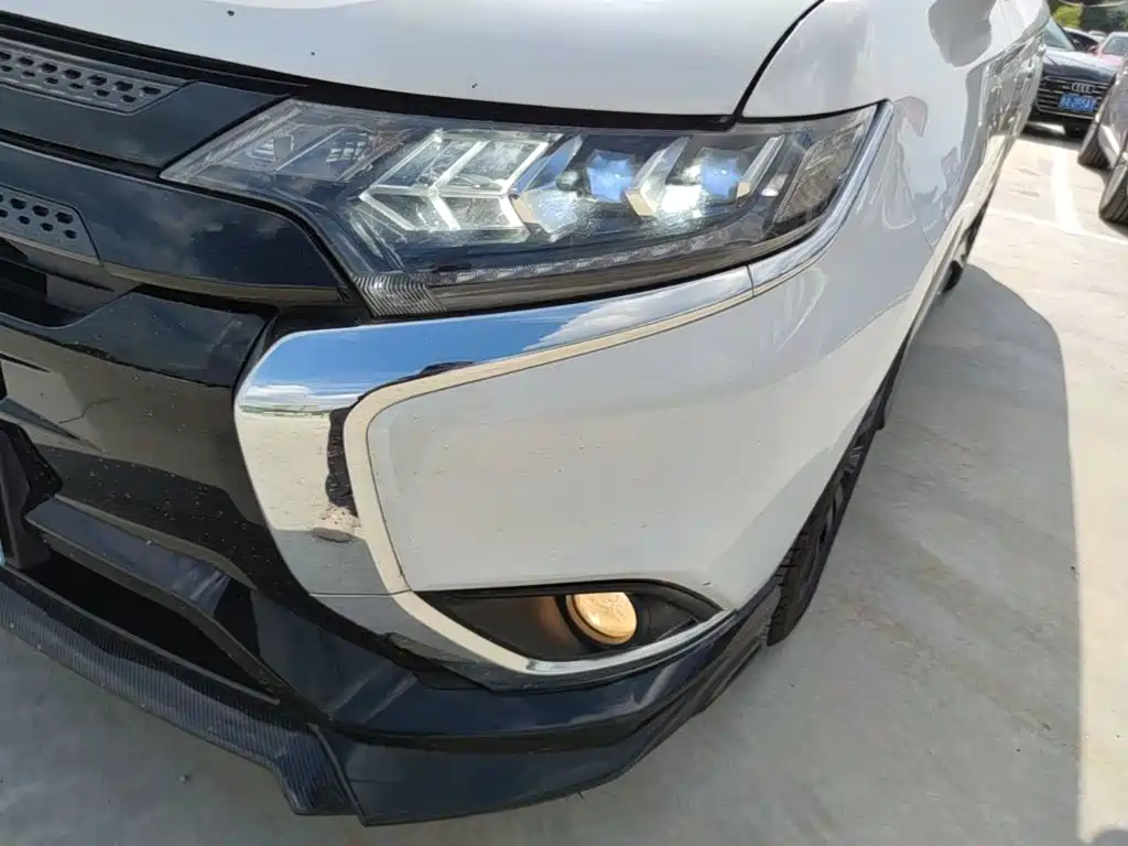 Mitsubishi Outlander — фото 24