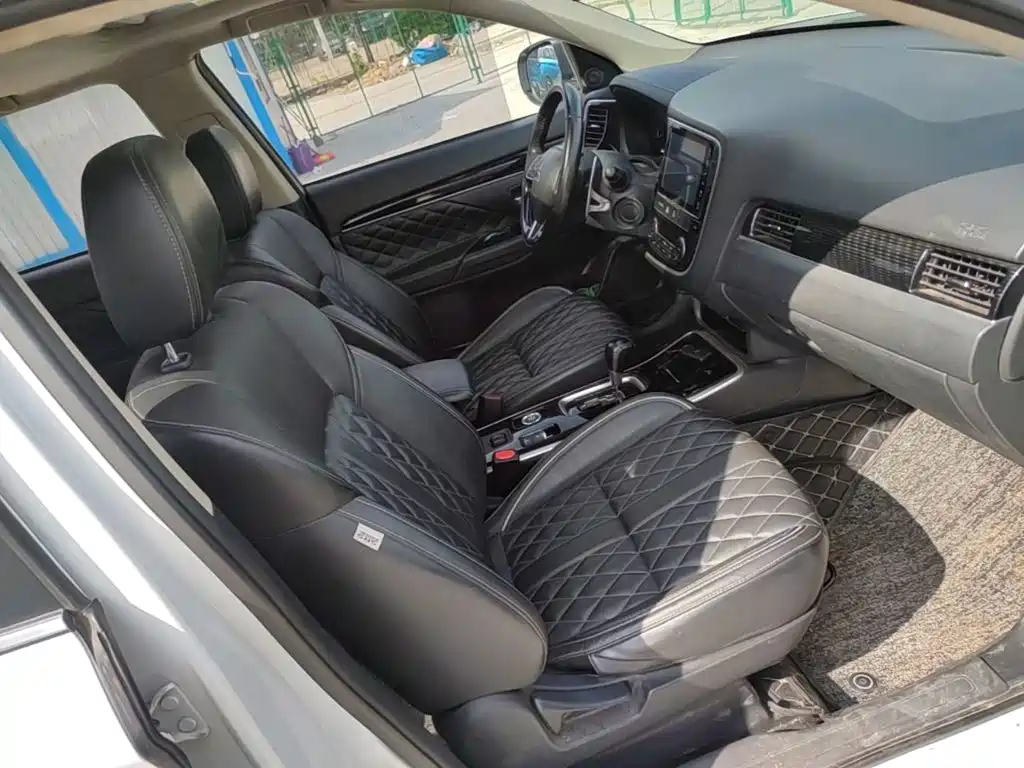 Mitsubishi Outlander — фото 25