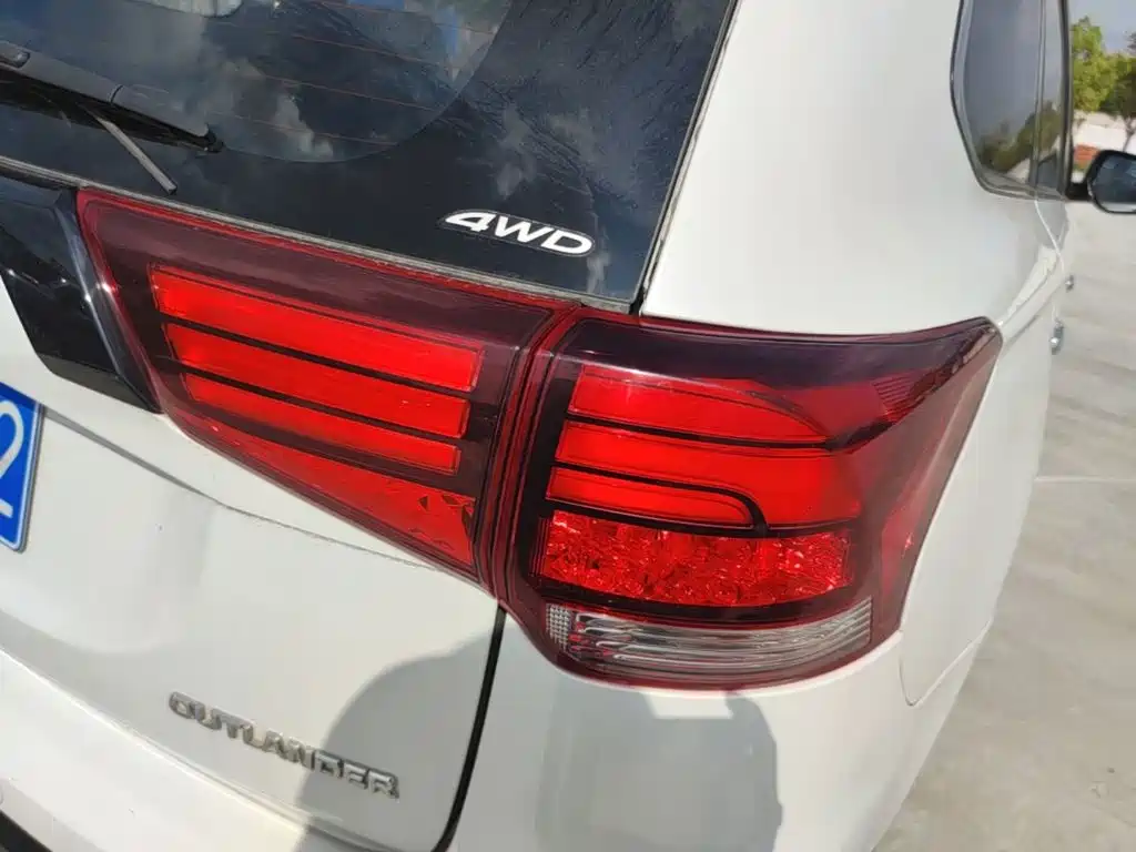 Mitsubishi Outlander — фото 8