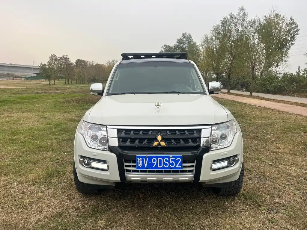 Mitsubishi Pajero (Import) — фото 2