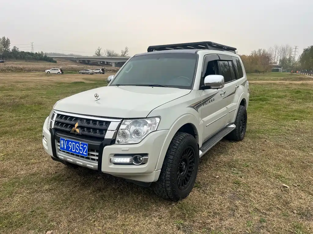 Mitsubishi Pajero (Import)
