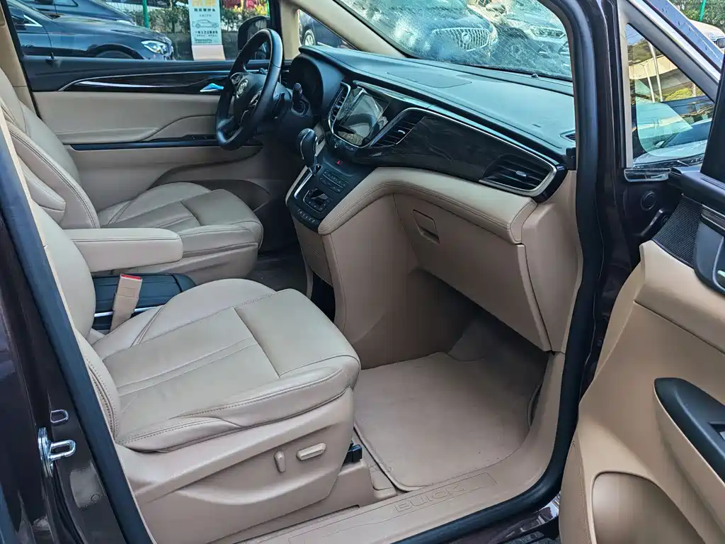Buick GL8 — фото 5