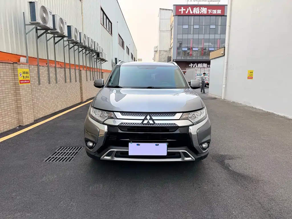 Mitsubishi Outlander — фото 2