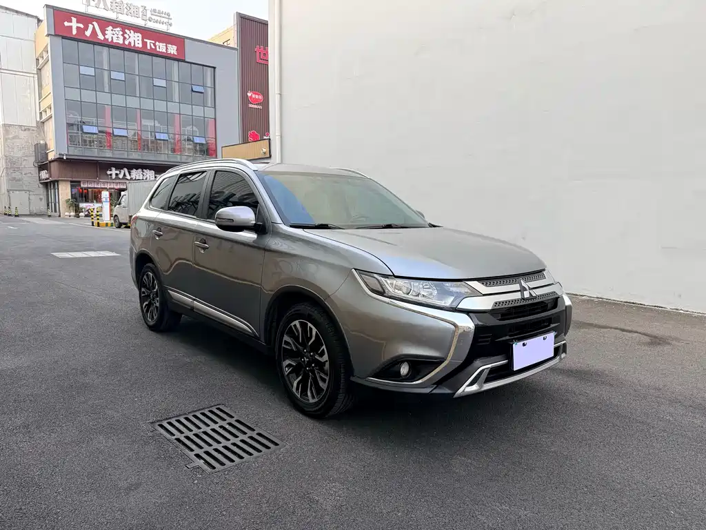 Mitsubishi Outlander — фото 3