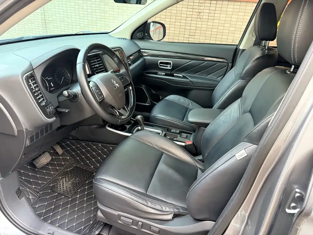 Mitsubishi Outlander — фото 4