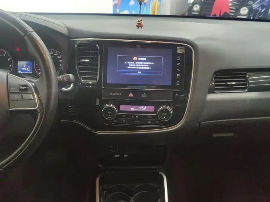 Mitsubishi Outlander — фото 13