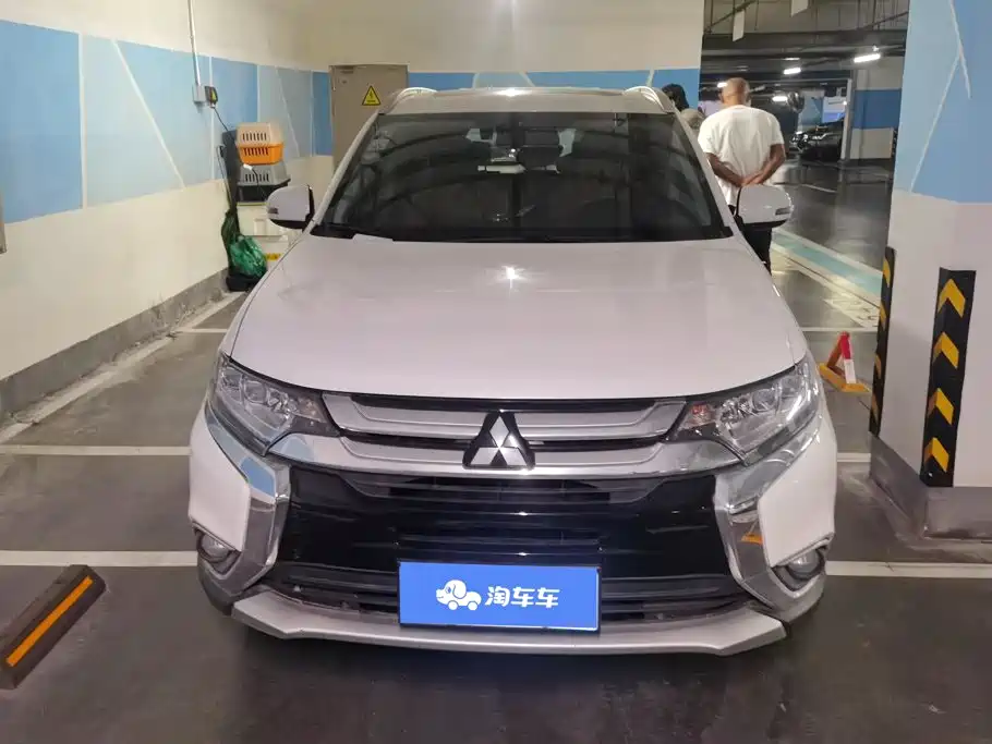 Mitsubishi Outlander — фото 2