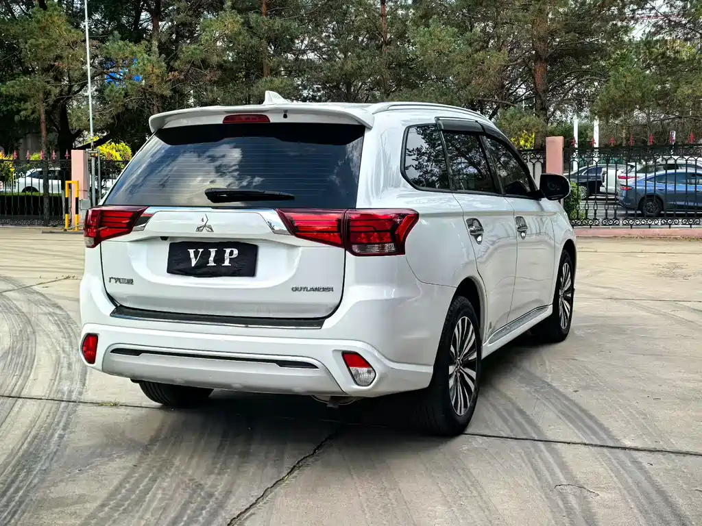 Mitsubishi Outlander — фото 4