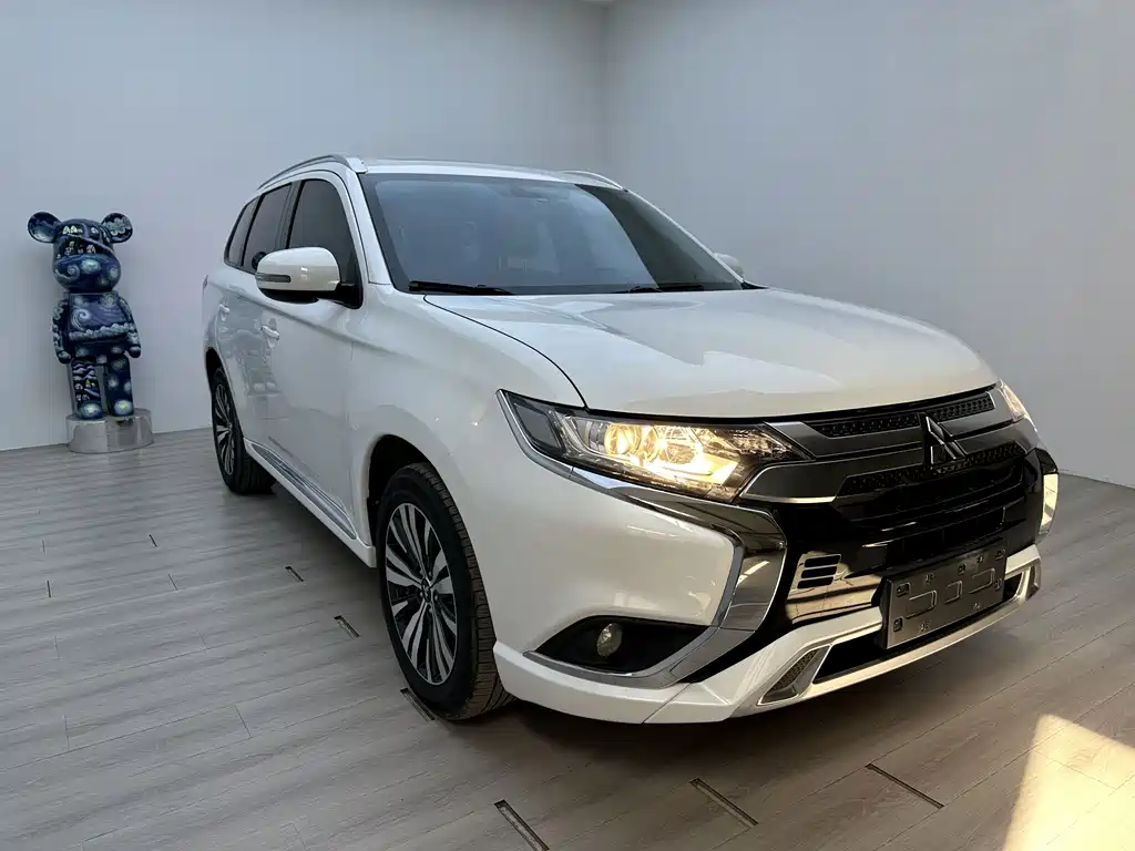 Mitsubishi Outlander — фото 2