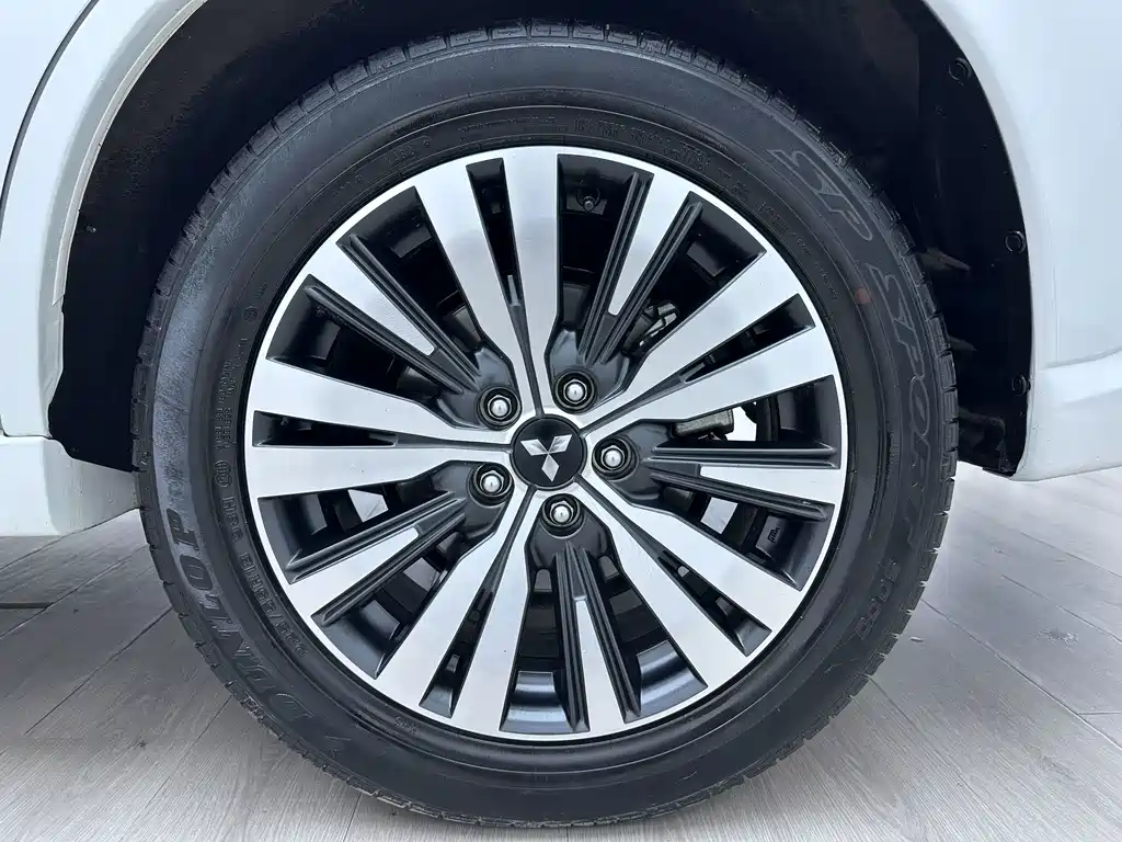 Mitsubishi Outlander — фото 18