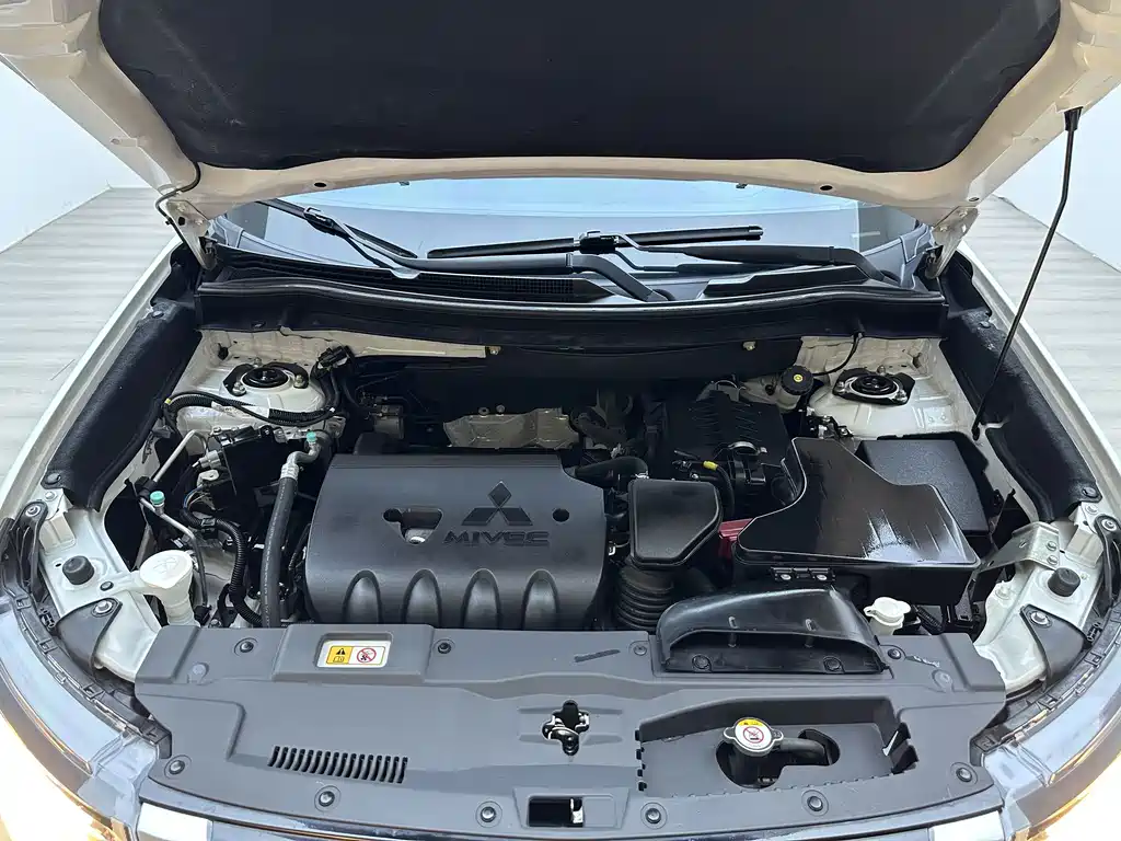 Mitsubishi Outlander — фото 20