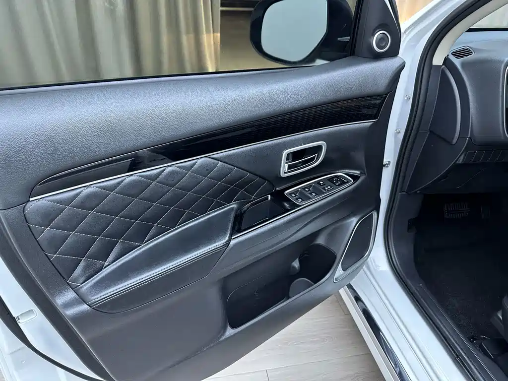 Mitsubishi Outlander — фото 21