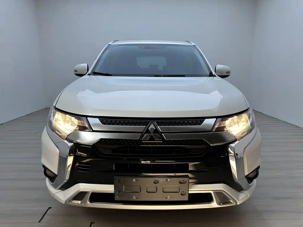 Mitsubishi Outlander — фото 6