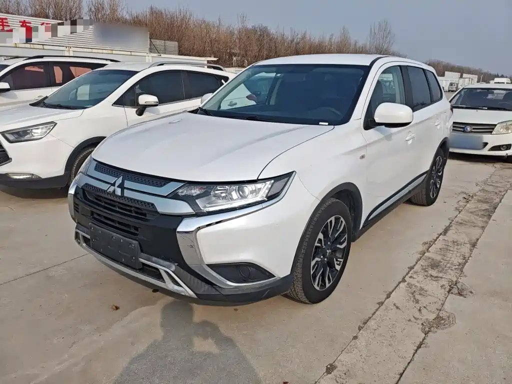 Mitsubishi Outlander — фото 2