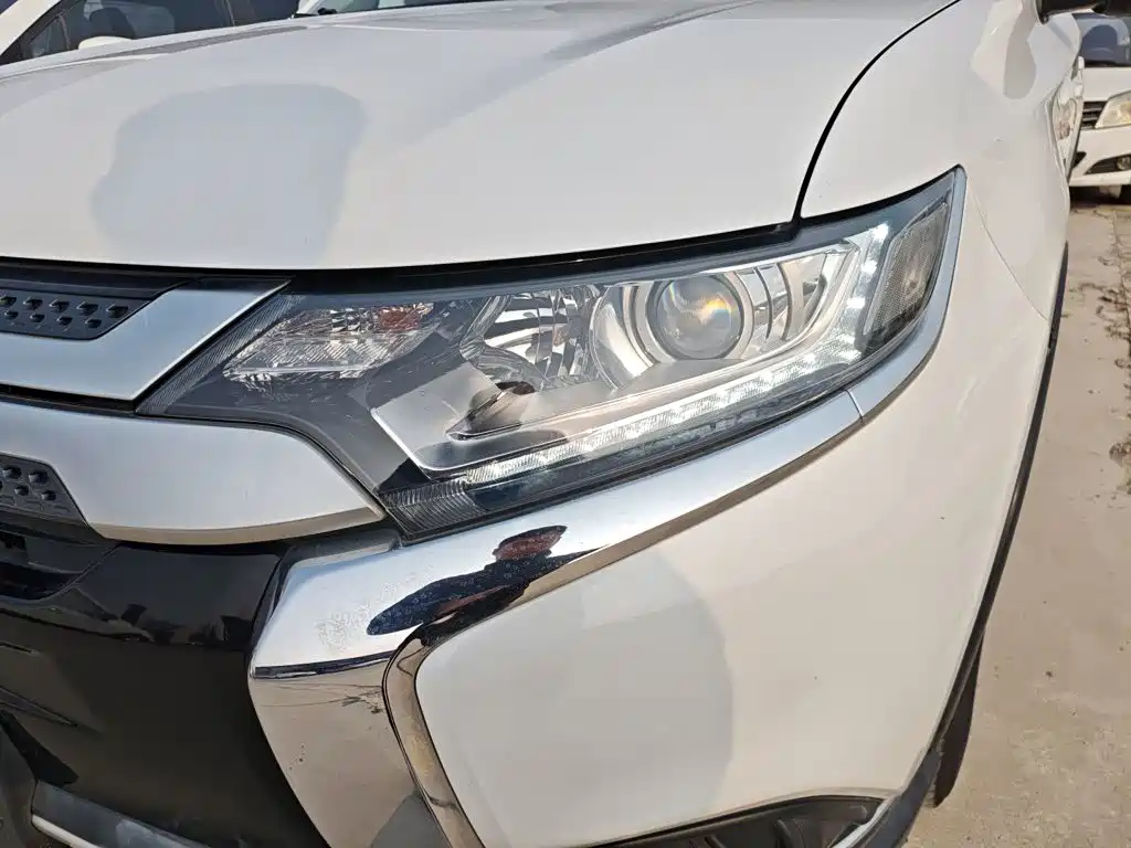 Mitsubishi Outlander — фото 18