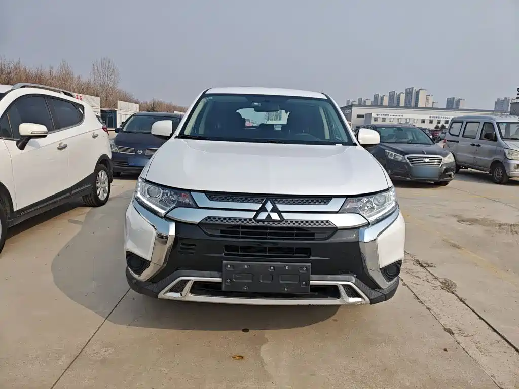 Mitsubishi Outlander — фото 3