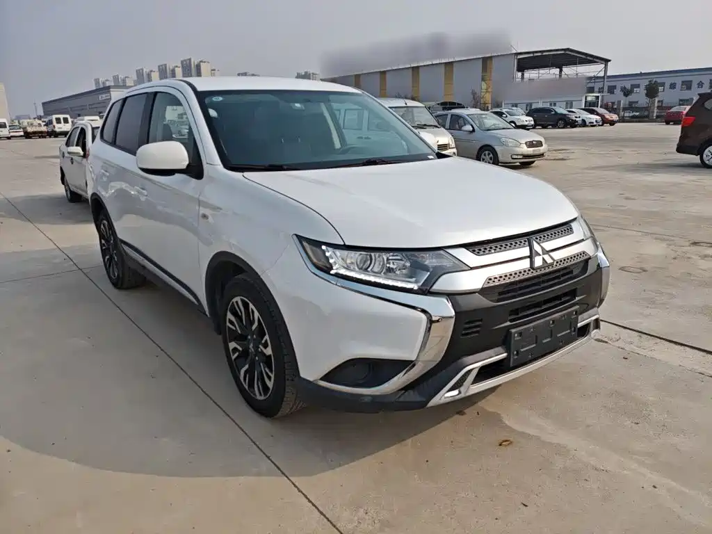Mitsubishi Outlander — фото 22
