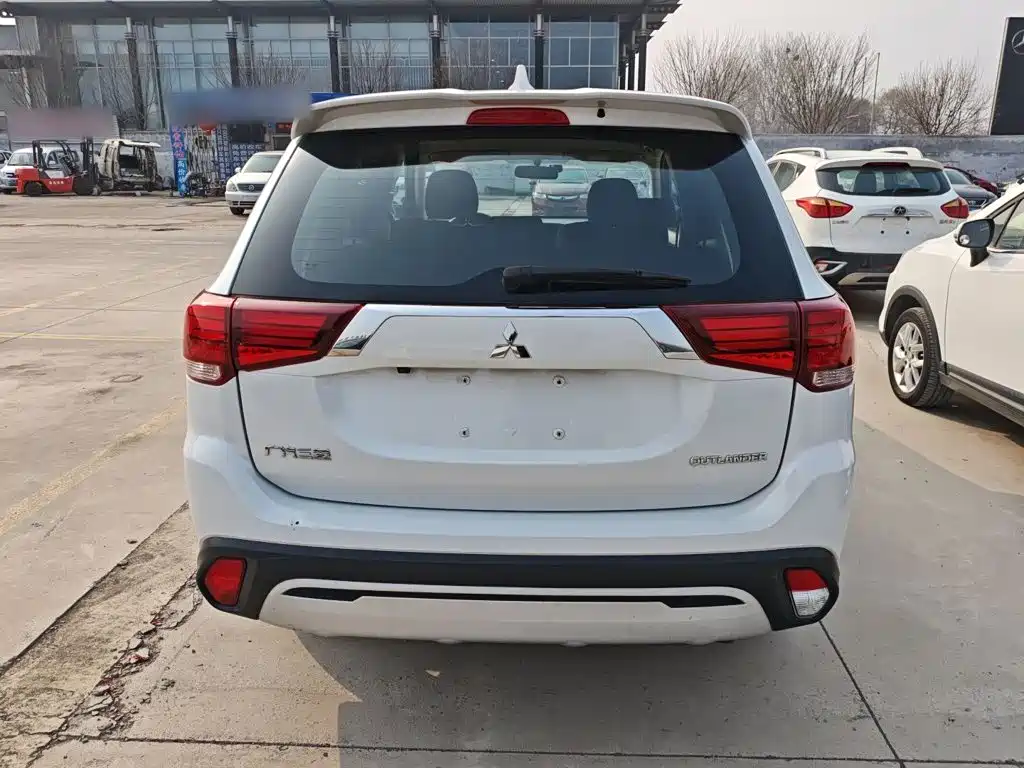 Mitsubishi Outlander — фото 4