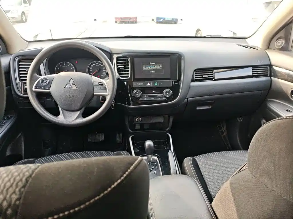 Mitsubishi Outlander — фото 6