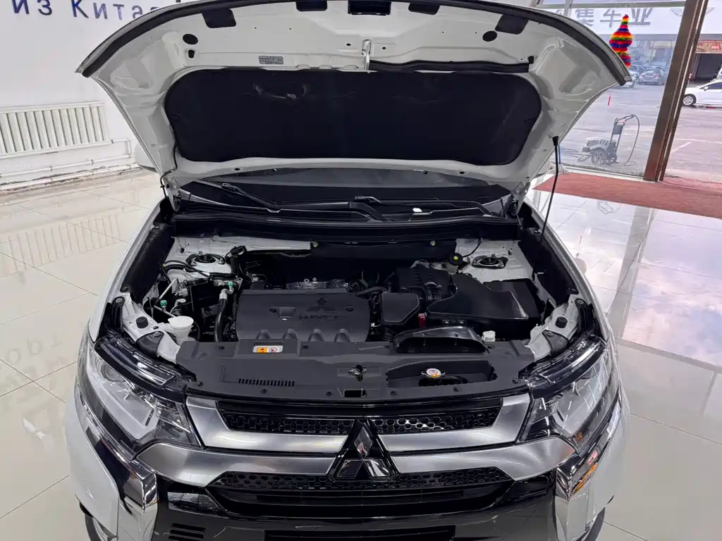 Mitsubishi Outlander — фото 17