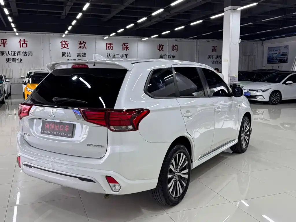 Mitsubishi Outlander — фото 4