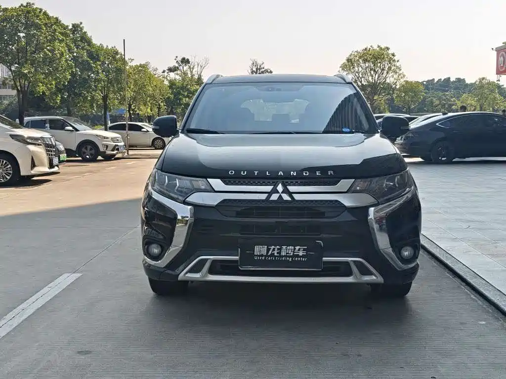 Mitsubishi Outlander — фото 2