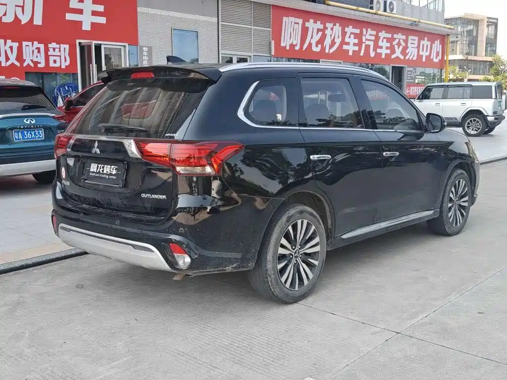Mitsubishi Outlander — фото 9