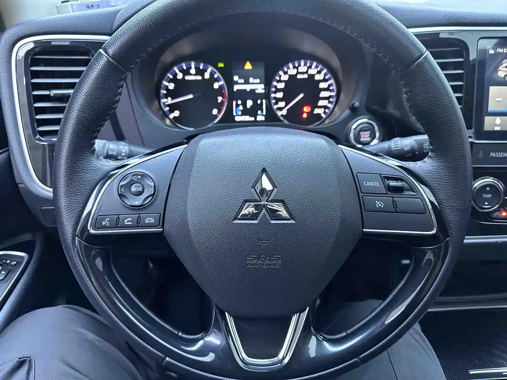 Mitsubishi Outlander — фото 13