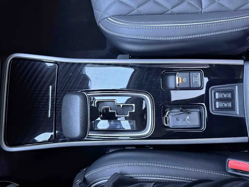 Mitsubishi Outlander — фото 16
