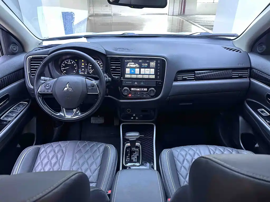 Mitsubishi Outlander — фото 19