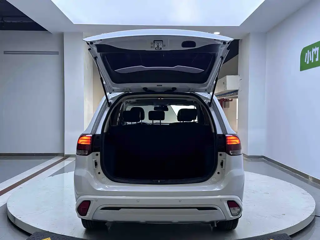 Mitsubishi Outlander — фото 20