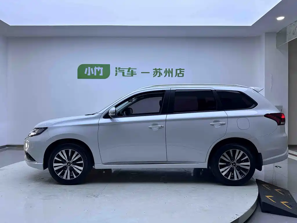 Mitsubishi Outlander — фото 7