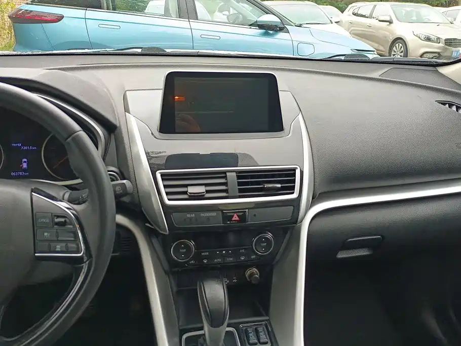 Mitsubishi Eclipse Cross — фото 13