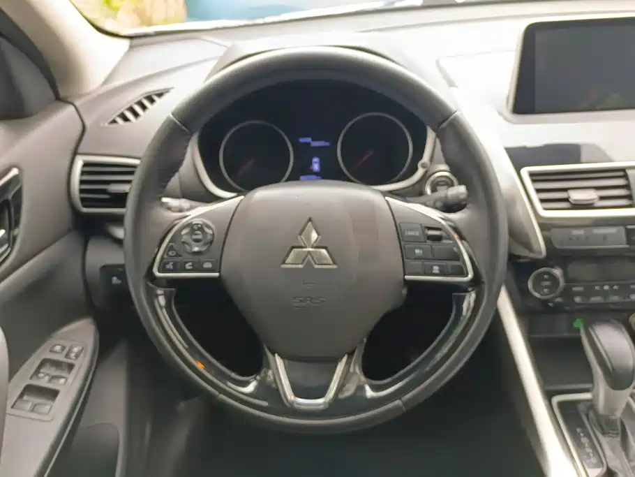 Mitsubishi Eclipse Cross — фото 15