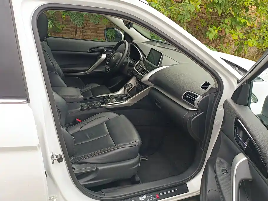 Mitsubishi Eclipse Cross — фото 8