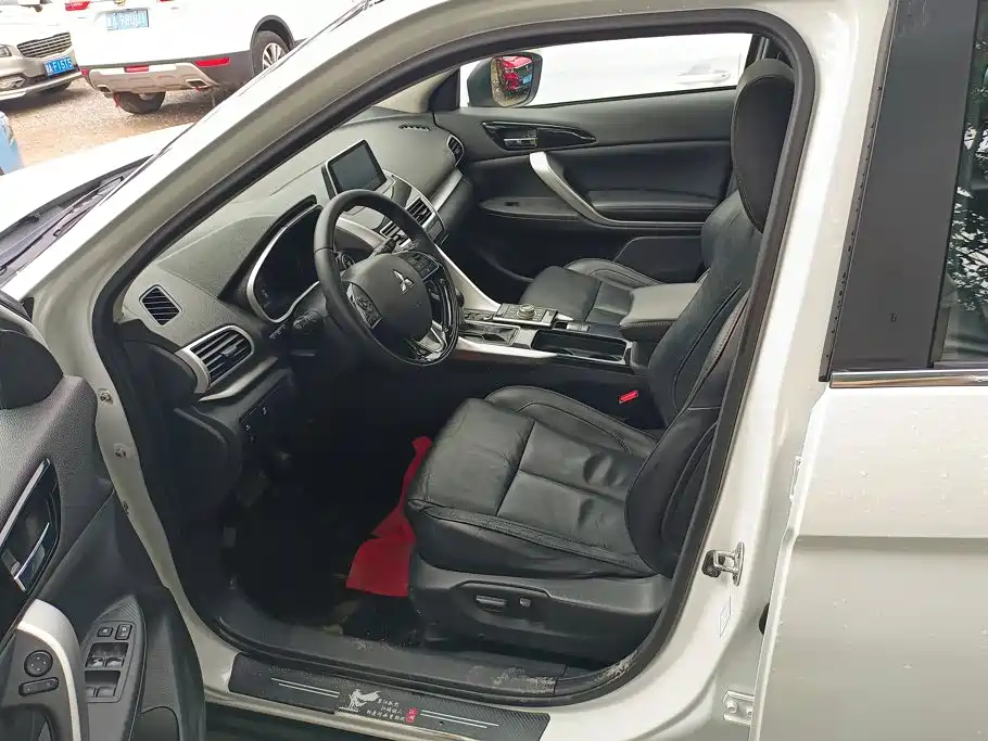 Mitsubishi Eclipse Cross — фото 9