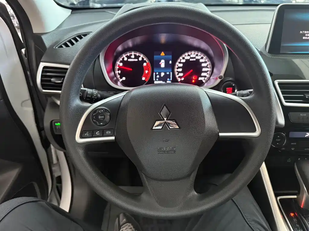 Mitsubishi Eclipse Cross — фото 14
