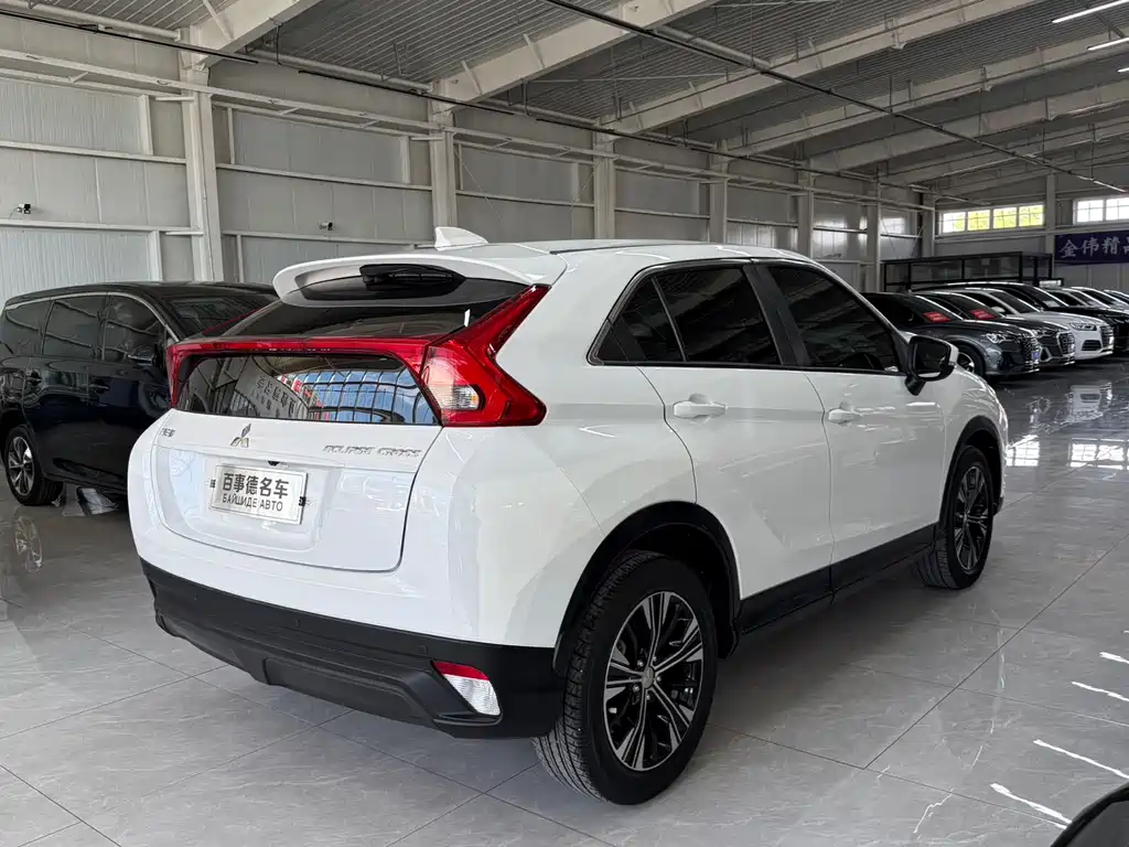 Mitsubishi Eclipse Cross — фото 9