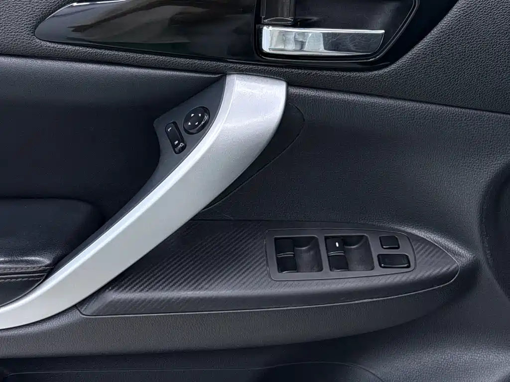 Mitsubishi Eclipse Cross — фото 11
