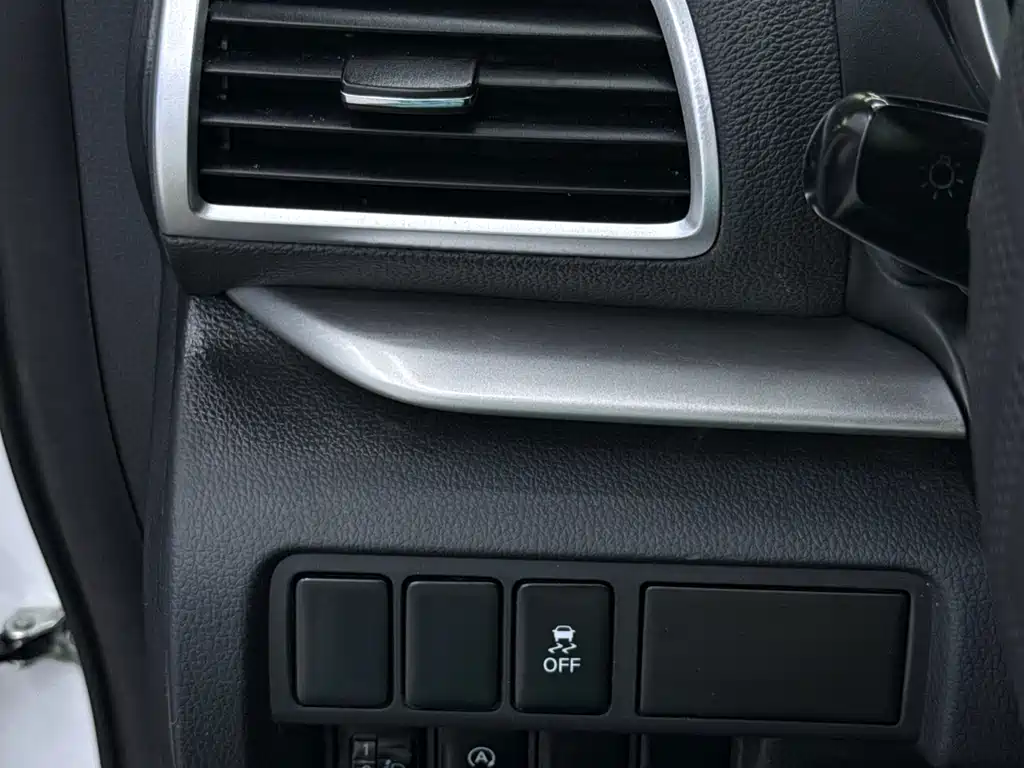 Mitsubishi Eclipse Cross — фото 13