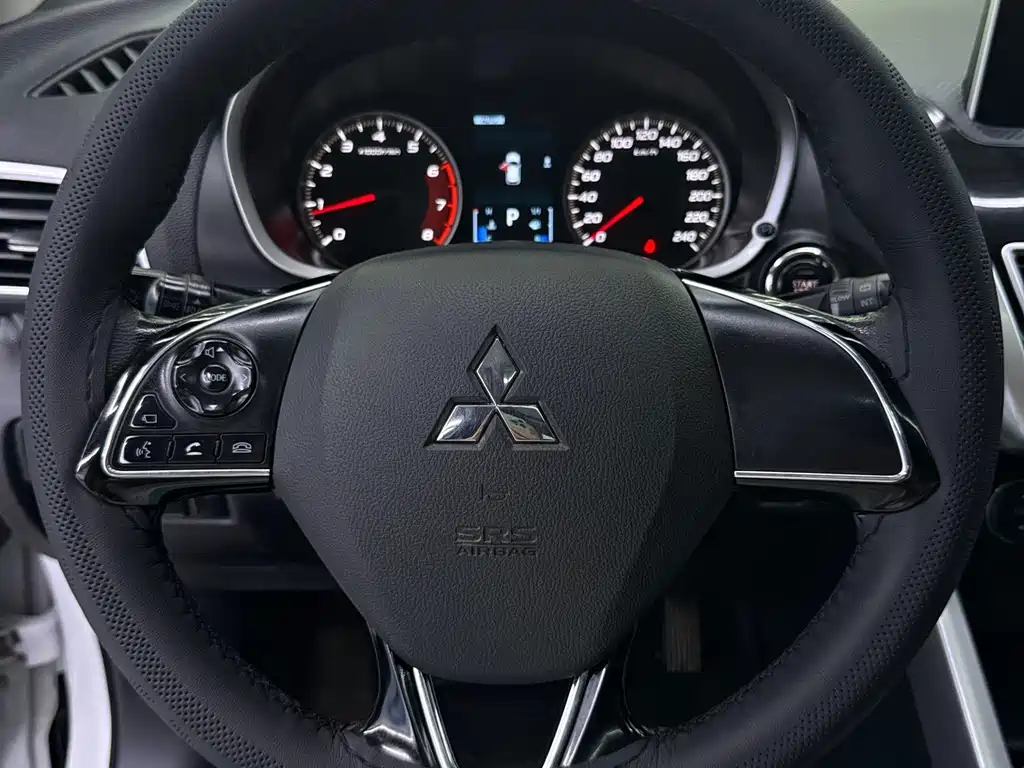 Mitsubishi Eclipse Cross — фото 22