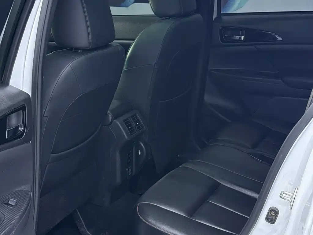 Mitsubishi Eclipse Cross — фото 8