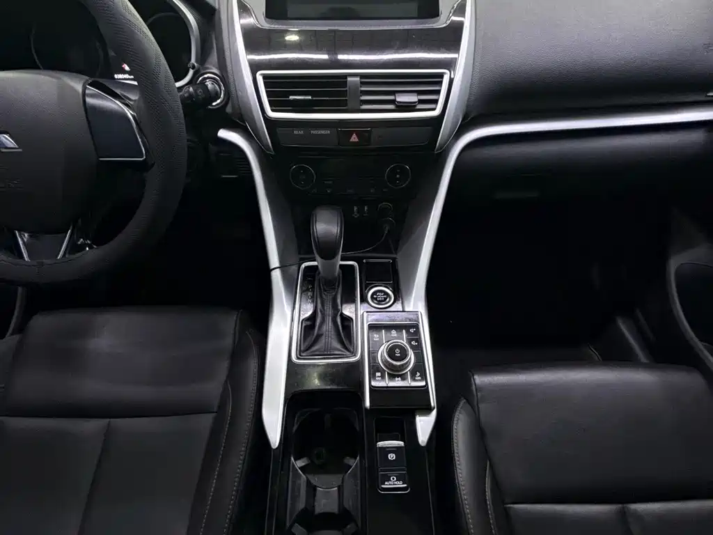 Mitsubishi Eclipse Cross — фото 9