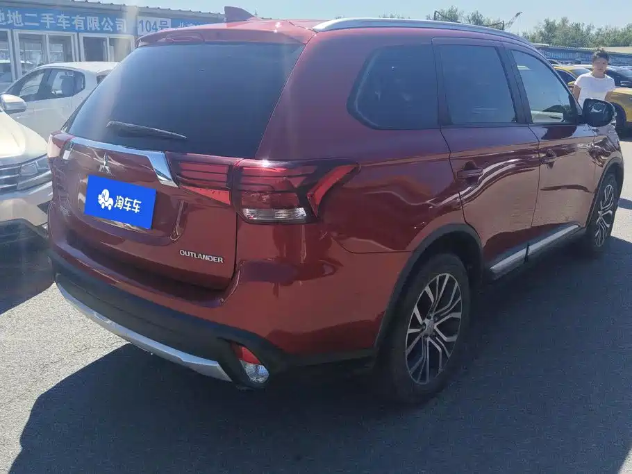 Mitsubishi Outlander — фото 3