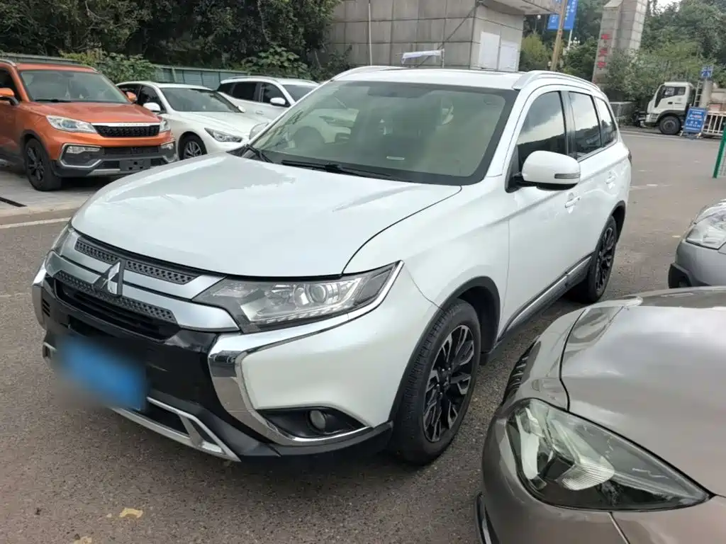 Mitsubishi Outlander — фото 2