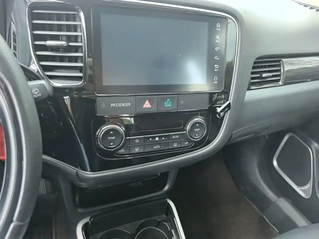 Mitsubishi Outlander — фото 13