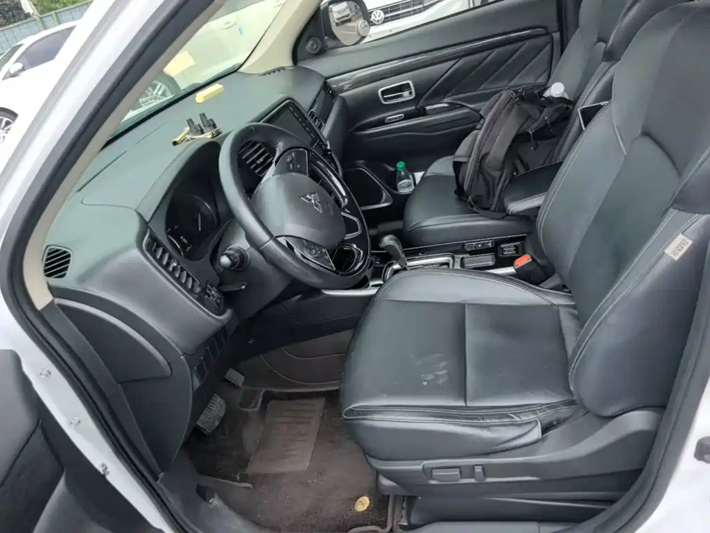 Mitsubishi Outlander — фото 15